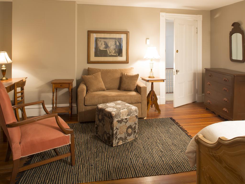 The Manor Inn Castine エクステリア 写真