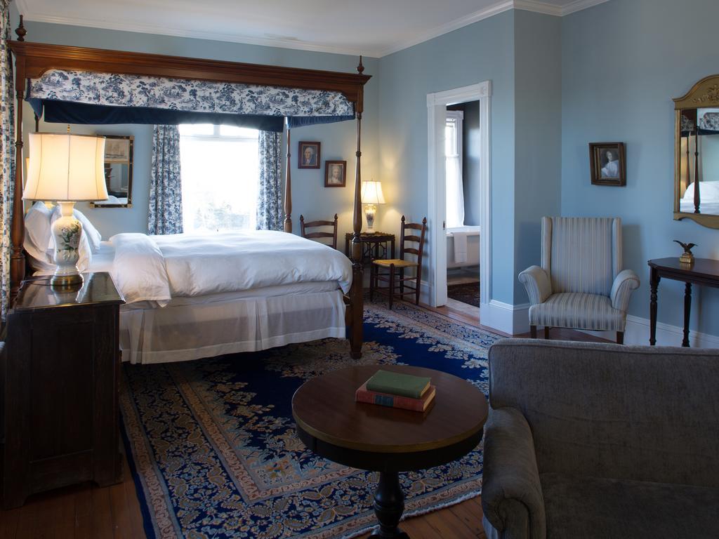 The Manor Inn Castine エクステリア 写真