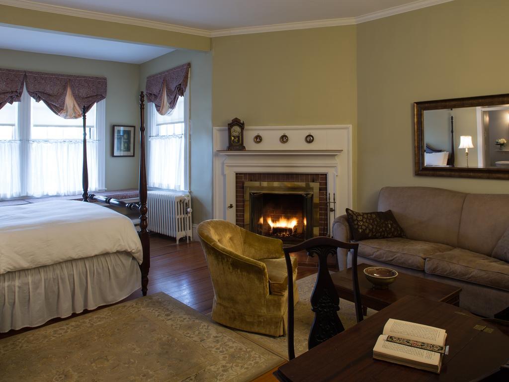 The Manor Inn Castine エクステリア 写真