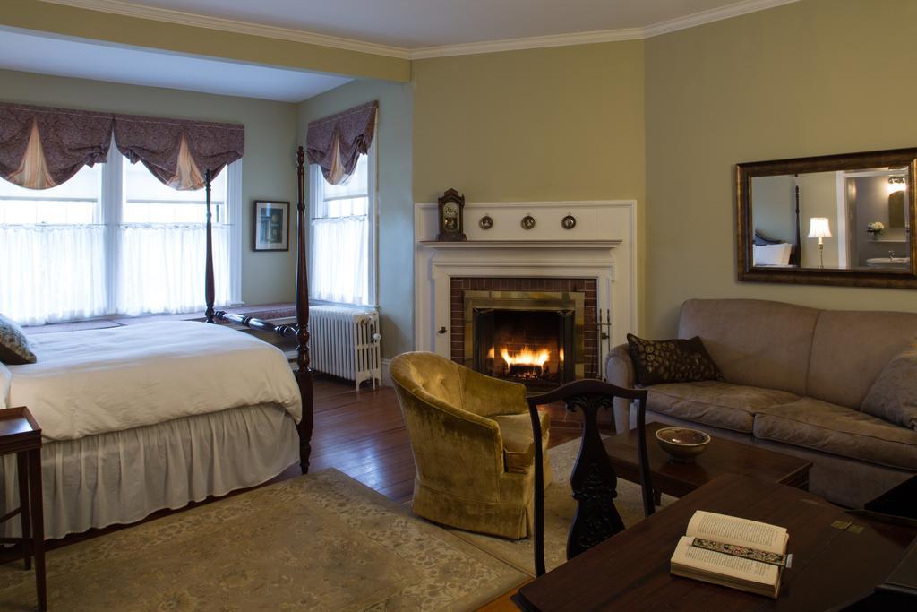 The Manor Inn Castine エクステリア 写真